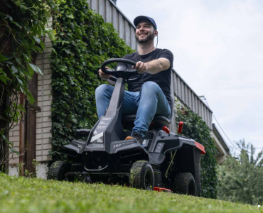 Masz duży trawnik? W końcu możesz zapomnieć o męczącym koszeniu – jest lepsze rozwiązanie